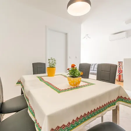 Dino's Apartmán