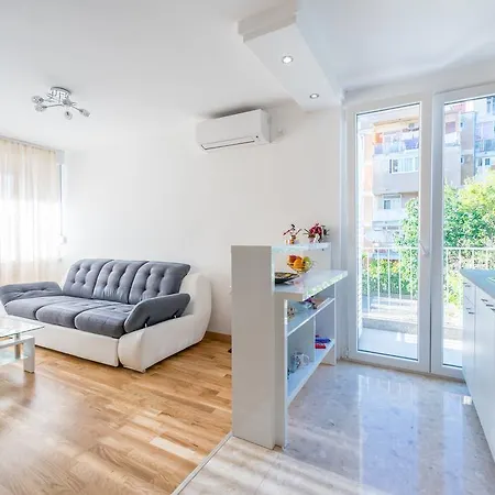 Dino's Apartmán *